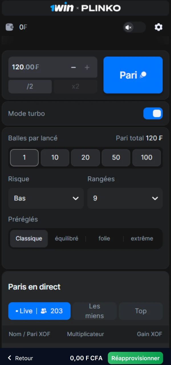 Ajustez la mise et sélectionnez le niveau de risque avant de lancer la bille dans Plinko sur 1Win.
